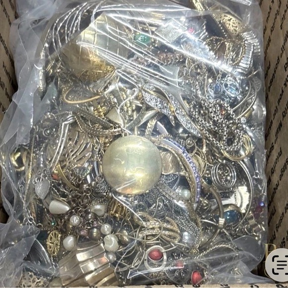 ⚜️ 2 LB Gold & Silver Jewelry Blowout | Vintage, Boho, Glam, Statement ⚜️ - Picture 12 of 15